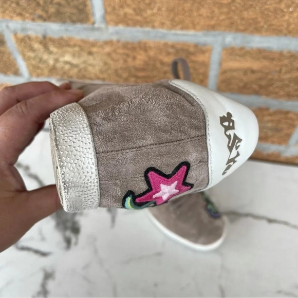 Ash Gull Embroidered Suede Low-Top
Sneaker 39/9 - Picture 4 of 11